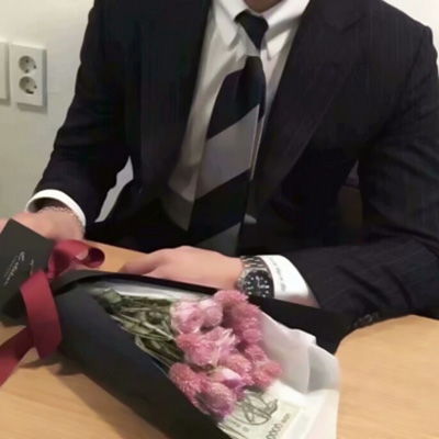 專業(yè)房產(chǎn)經(jīng)紀人微信頭像指南 如何打造值得信賴的形象