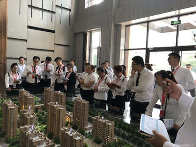 捌方房地產(chǎn)經(jīng)紀(jì)服務(wù) 專業(yè)房產(chǎn)咨詢，助您輕松置業(yè)